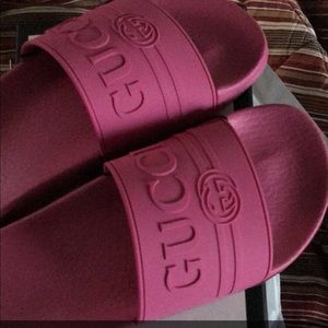Gucci logo rubber slide sandal